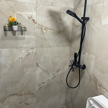 Kenza's Bedrooms Apartamento Golem (Tirana)